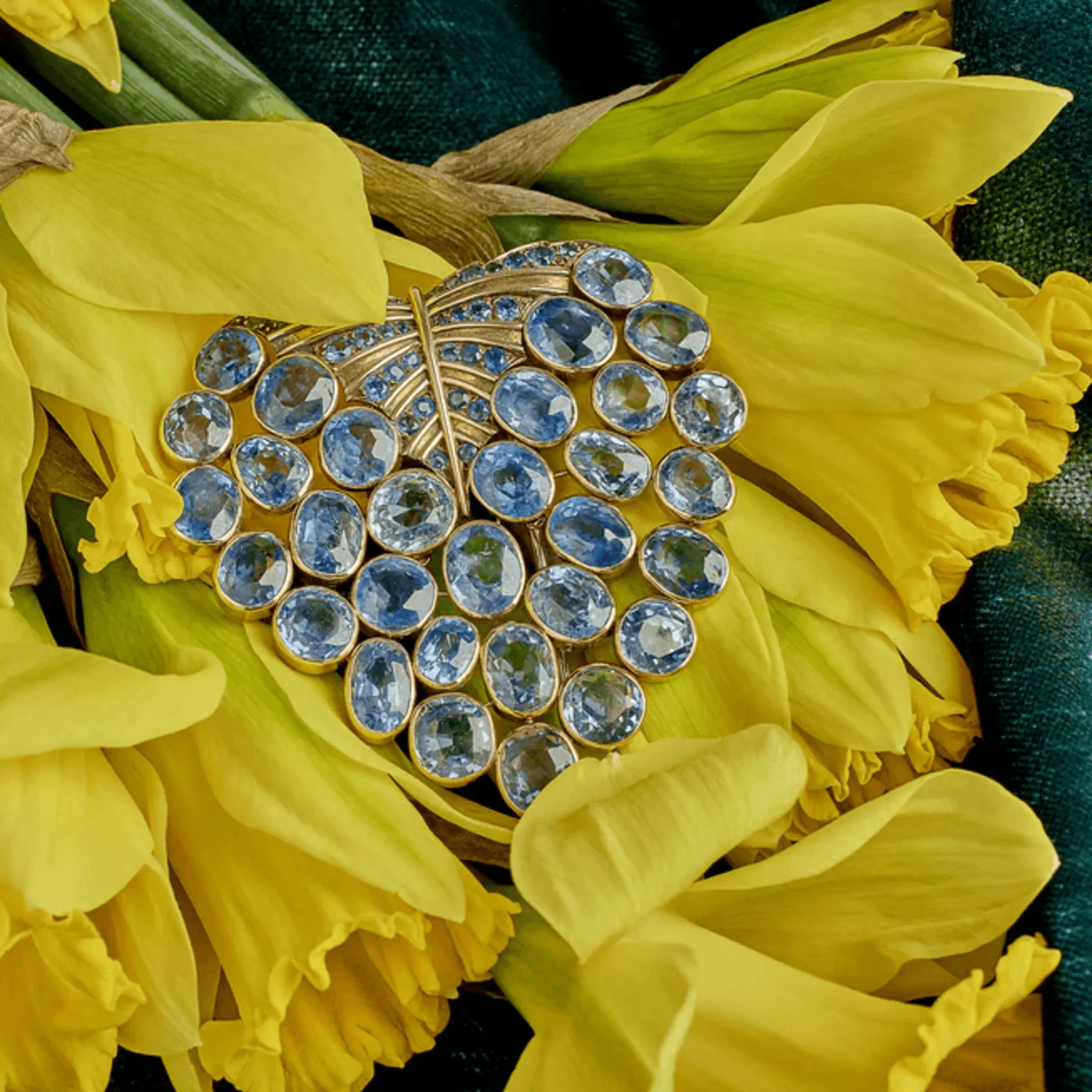 Rene Boivin 1930s 18KT Yellow Gold Sapphire Feuille Brooch